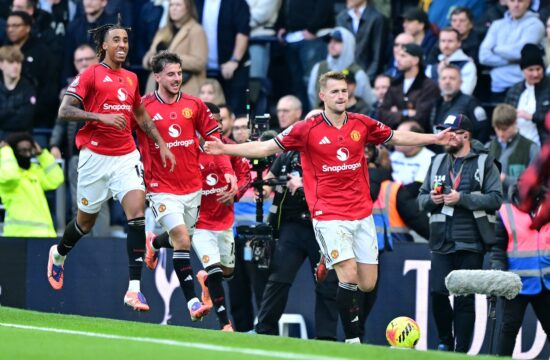 Manchester United z igralcem manj do točke v Londonu (VIDEO)