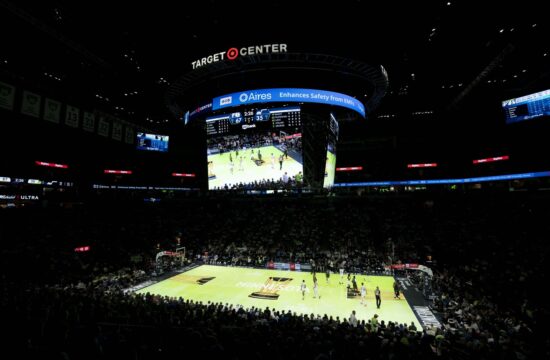 Tekma, ki si jo moral gledati z masko za varjenje (VIDEO)