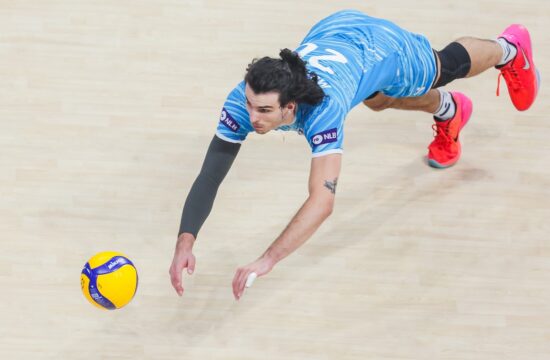 Nik Mujanović do lovorike, nato pa pretres v slačilnici