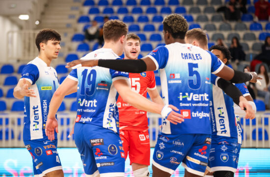 Vodilni Alpacem izgubil doma proti Mariboru