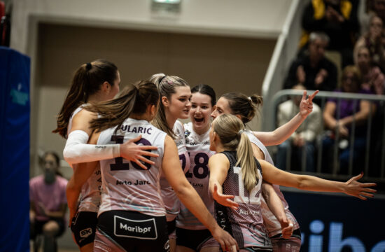 Mariborčankam napet derbi v Kamniku (VIDEO)