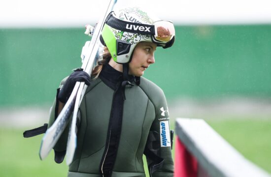 Po nepričakovanem preboju študij potisnila na stranski tir
