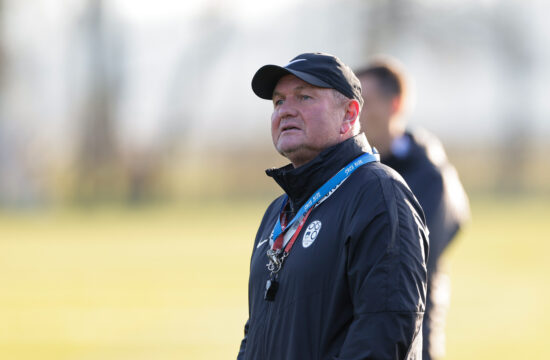 Objokovanje zapravljenega je za Keka znak šibkosti