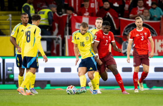 V živo na SK: Jo lahko Švedi zagodejo Švicarjem?
