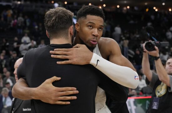 Šele Antetokounmpo rešil Dončića in Lakerse (VIDEO)