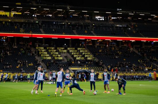 Kek na Švedskem močno premešal postavo