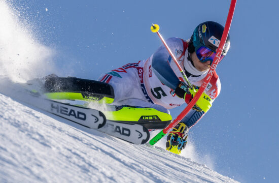 McGrath vodilni po polovici slaloma v Gurglu