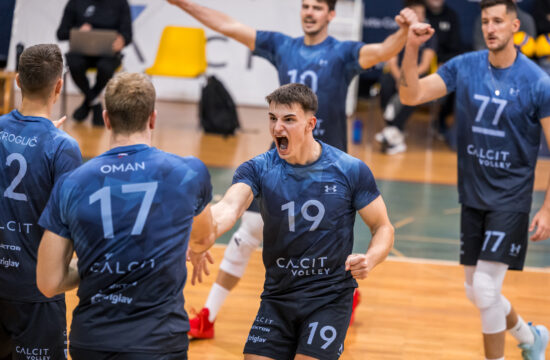 Kamničani ustavili Maribor, neporažen ostaja le še ACH (VIDEO)