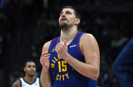 Nikola Jokić z noro trojko in novim trojnim dvojčkom! (VIDEO)