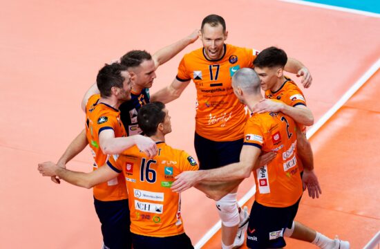 ACH Volley izkoristil spodrsljaj Alpacema (VIDEO)