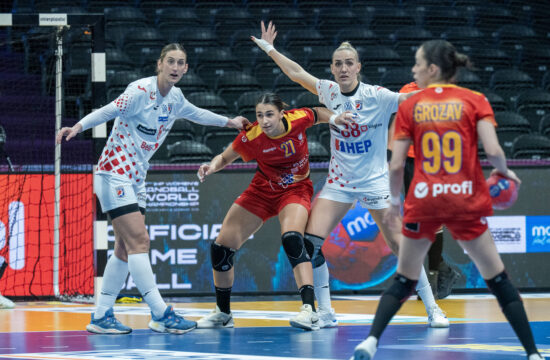 Romunke brez večjih težav odpravile Hrvatice