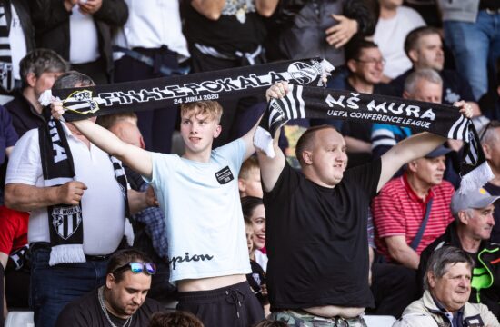 Policisti pripravljeni pred tekmo v Murski Soboti