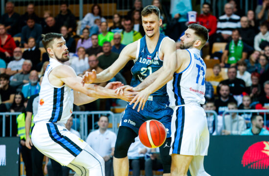 Slovenija – Estonija: izenačen uvod v tekmo