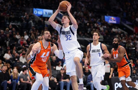 Dallas vendarle zmagal v Los Angelesu, Jokiću zmanjkal skok (VIDEO)