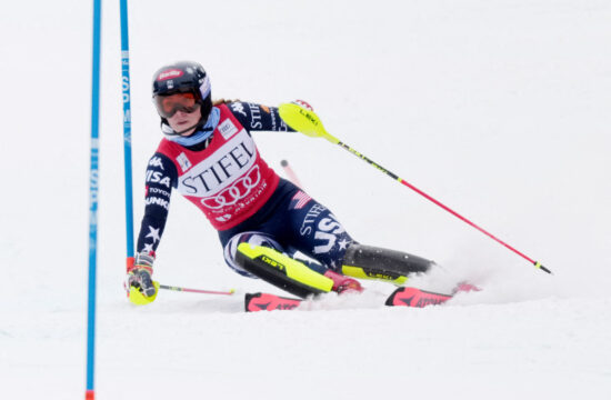Mikaela Shiffrin vodi, Slovenki brez finala