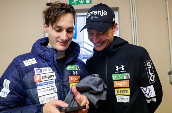 Anže in Domen morata ostati na tleh, Niki se je odvalil kamen