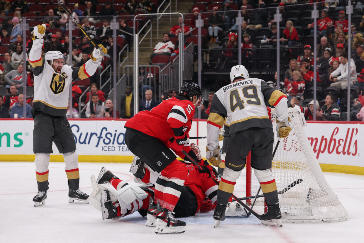 Vitezi nadaljujejo pozitivni, Hudiči pa negativni niz