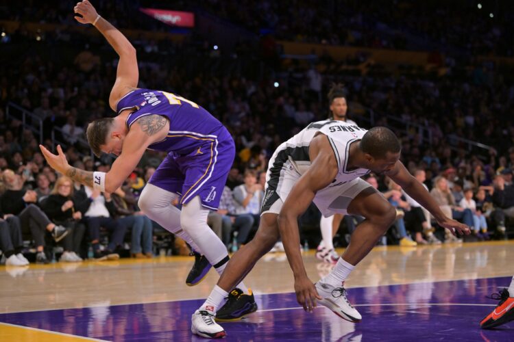 NBA: San Antonio Spurs at Los Angeles Lakers