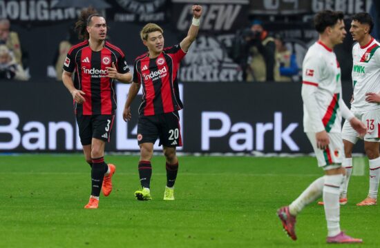 Eintracht Frankfurt vs. FC Augsburg, Fussball, Bundesliga, DFL, Hinrunde, 14. Spieltag, 13.12.2025