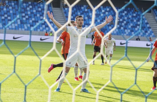 Maribor se ogreva za vročega slovenskega napadalca