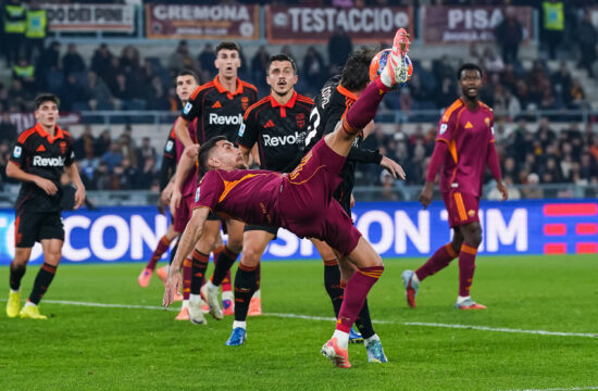 Roma z zmago nad Comom vodilnim diha za ovratnik