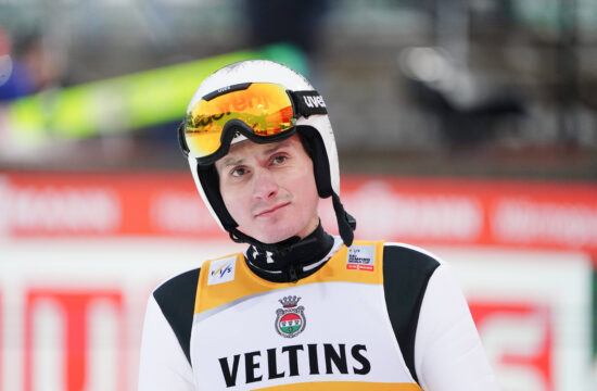 Prevc po peti zaporedni zmagi: Težko je bilo skakati v teh pogojih (VIDEO)