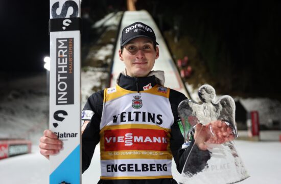 Prevc po peti zaporedni zmagi: Težko je bilo skakati v teh pogojih (VIDEO)