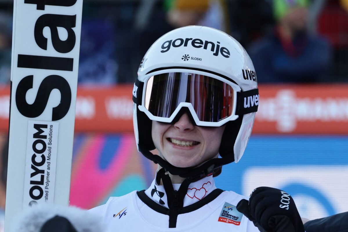 Nika Prevc kljub nesreči z vetrom le za Japonko