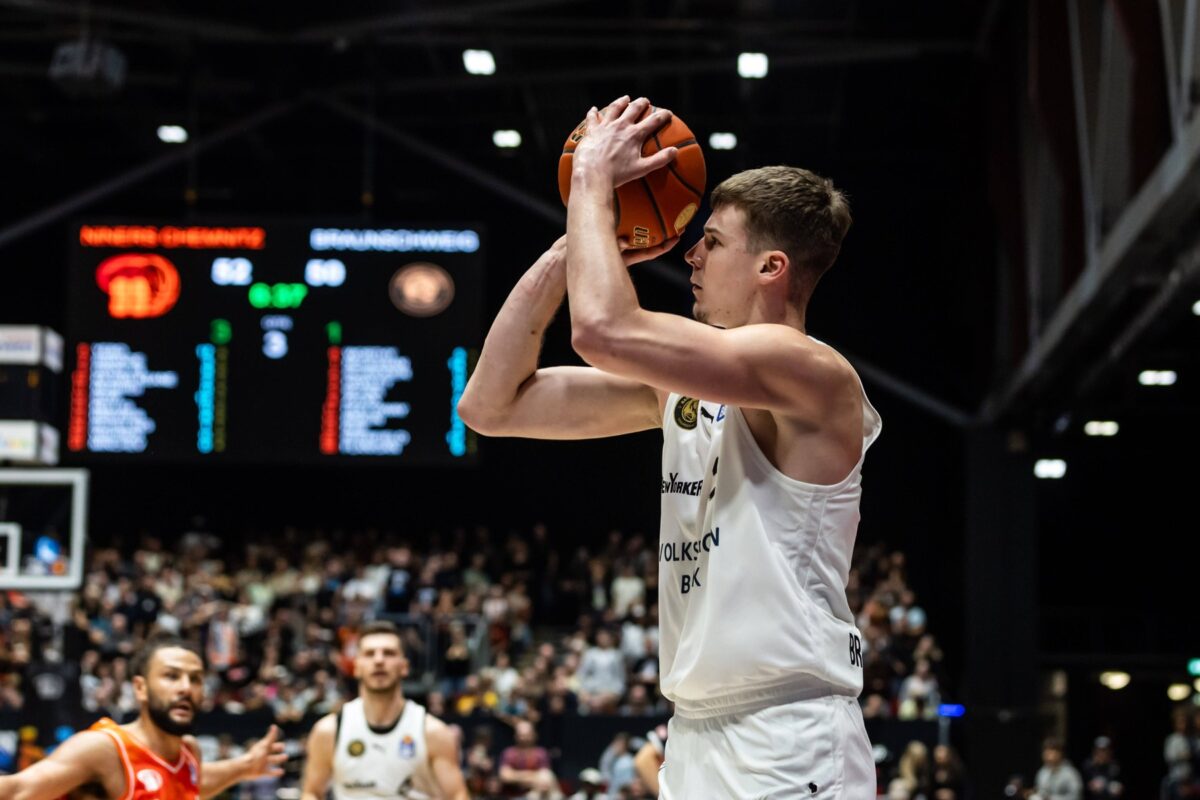 Ščuka ob vrnitvi zablestel, Hrovat prvi igralec Dijona