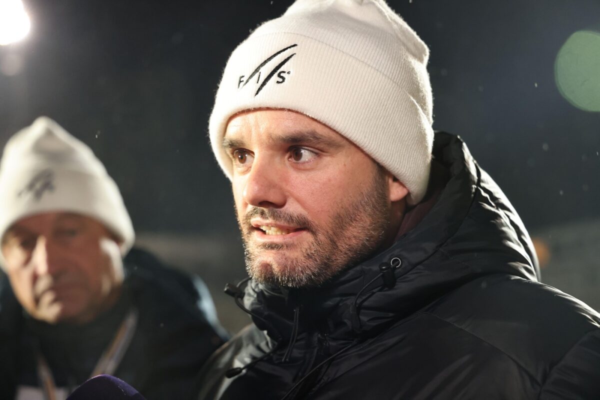 Povečevanje penisov? FIS želi spet spremeniti nadzor dresov