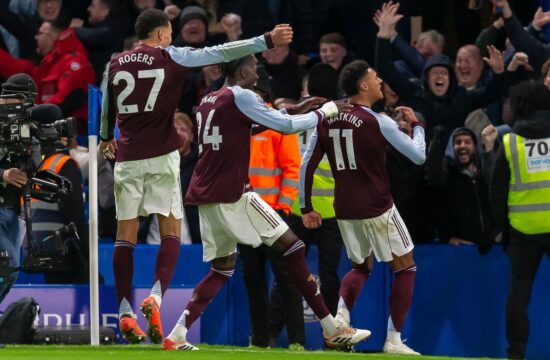 Angleži ne počivajo: lahko Villa zruši še vodilne?