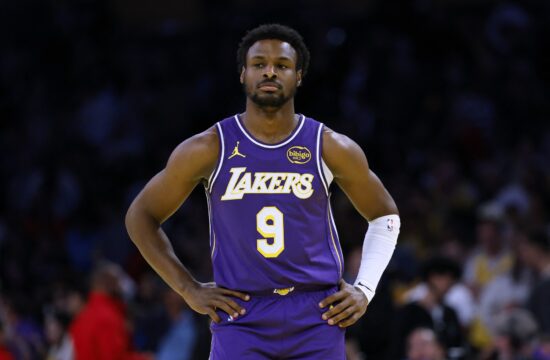 Malemu Jamesu se smeji ves košarkarski svet (VIDEO)