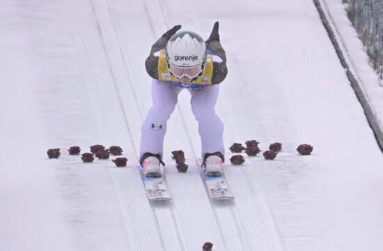 Nika Prevc z zmagovalno popotnico na Ljubno