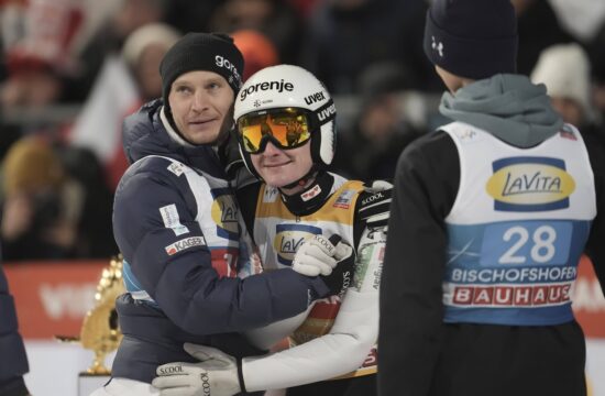 Zmaji s čestitko Prevcu zbodli Maribor