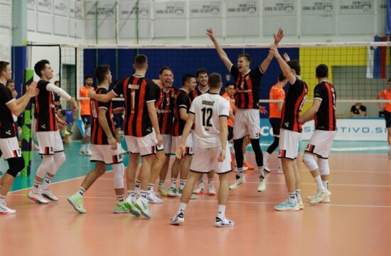 Kanalci le strli odpor Hrvatov