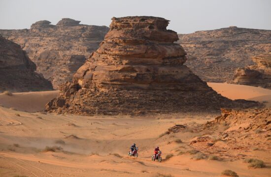 Toni Mulec blizu deseterice, Sanders zavzel vrh Dakarja