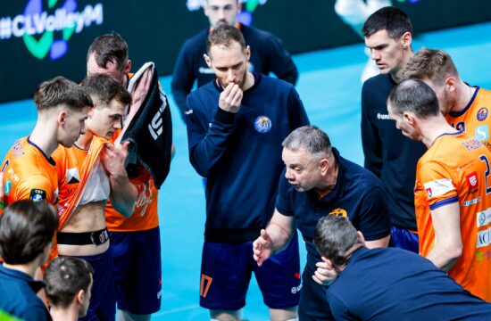 Turki meljejo, ACH v izgubljenem položaju