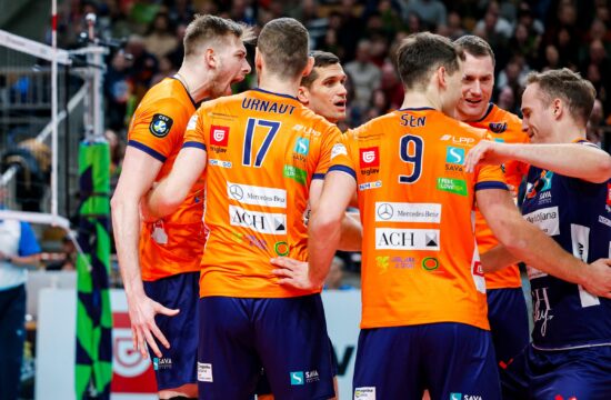 ACH v Kamniku oddal niz, kriza Maribora (VIDEO)