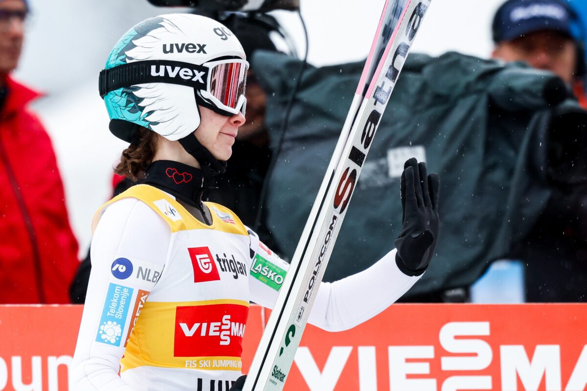 Izjemen skok Nike Prevc, šest Slovenk v finalu