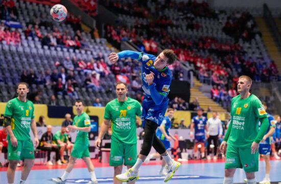 Slovenija – Črna gora: napet prvi polčas v Oslu