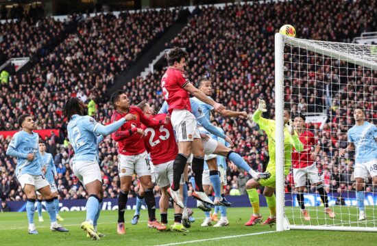 Rdeči vragi tresejo prečko, hladen tuš za Šeška (VIDEO)