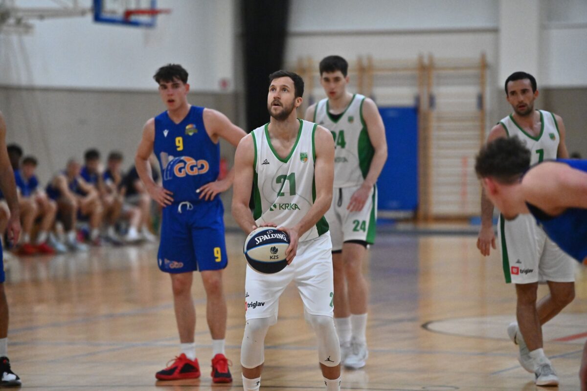 Ob vrnitvi domov še novomeški as iz rokava