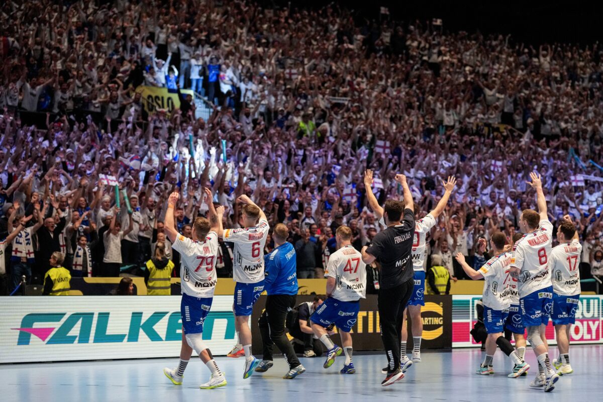 Tekmec Slovenije ustavil čas: zaprli vrtce in parlament