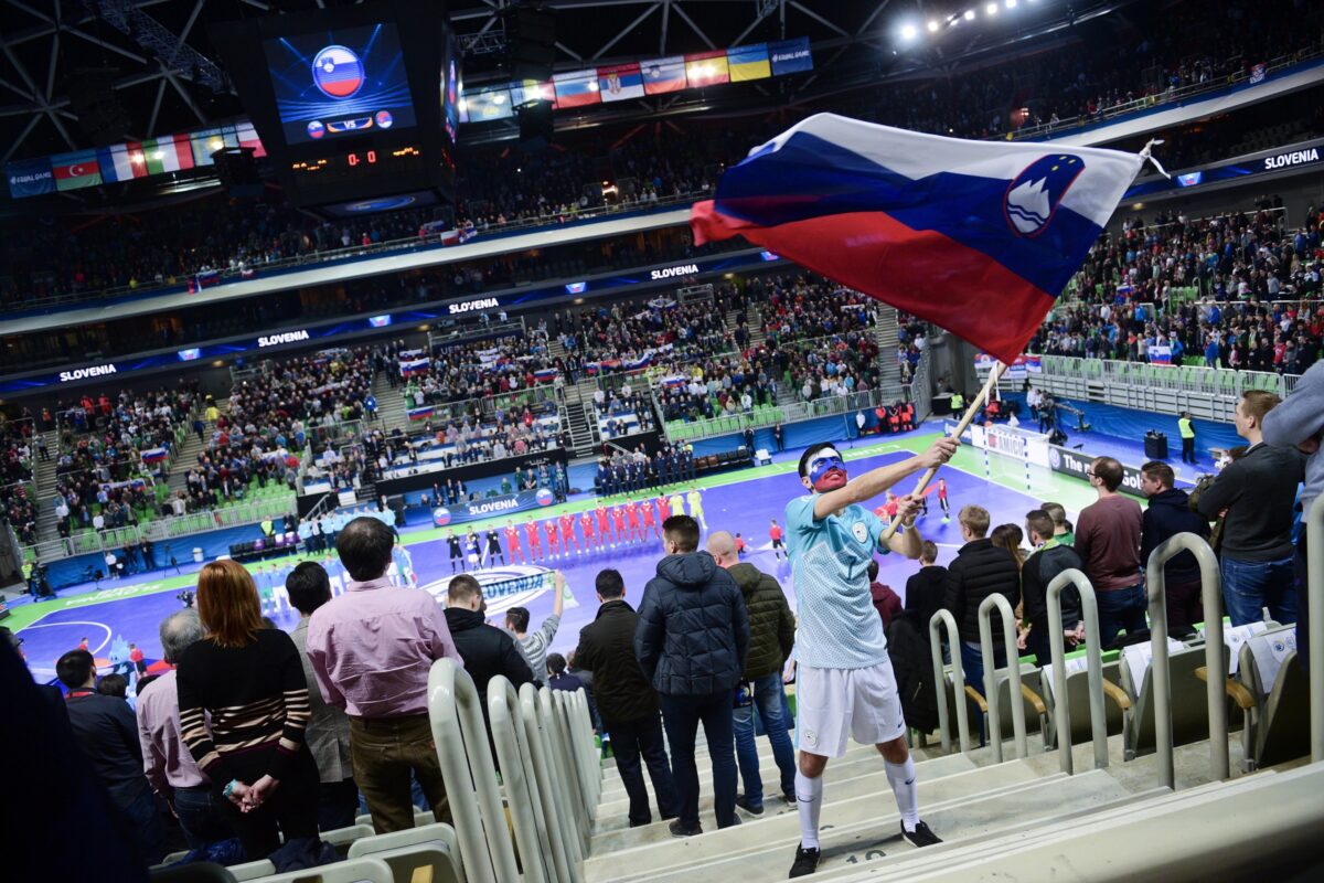 Vse nared za spektakel v razprodanih Stožicah!