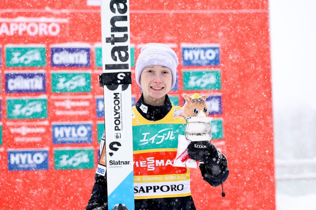 Nika Prevc na skakalnici brez težav, ne tudi na letališču (VIDEO)