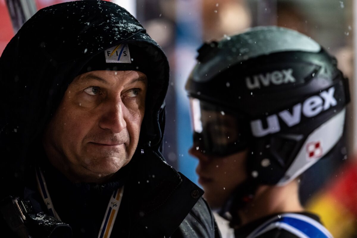 Kronologija kaosa v Oberstdorfu: od letečih smuči do uradnega protesta