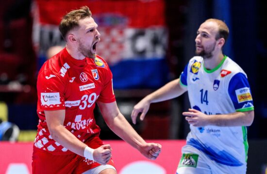 Slovenci izgubili proti Hrvaški, v polfinale jih pelje le še čudež