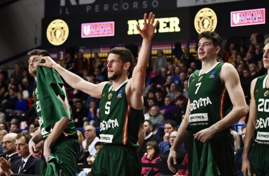 Košarkarji Olimpije na Poljskem lovijo drugo mesto