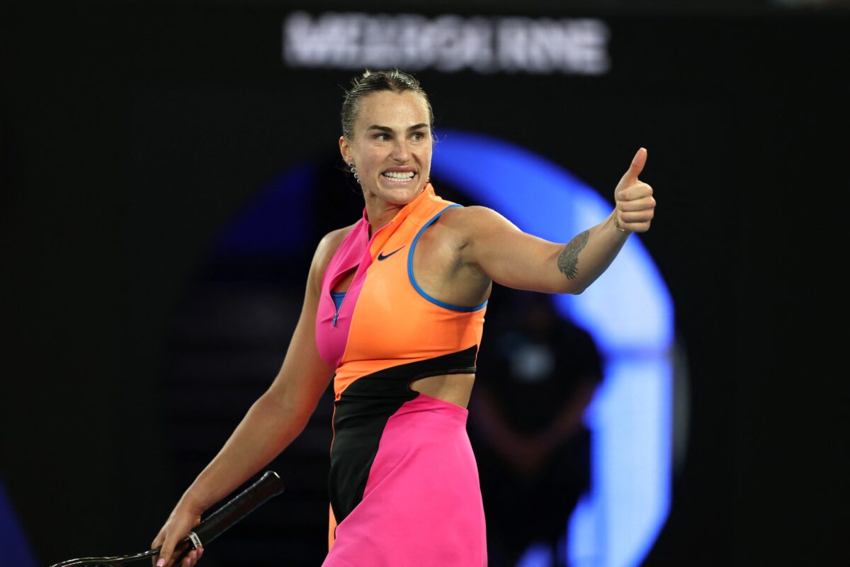 Sabalenka zadušila pohod, na mreži brez rokovanja