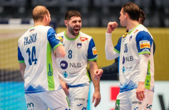 Bærum 20260118. Slovenia's Domen Tajnik (f.l.), Blaž Janc and Domen Makuc after the European Championship handball match between Switzerland and Slovenia in Unity arena. Photo: Cornelius Poppe / NTB This text is auto translated